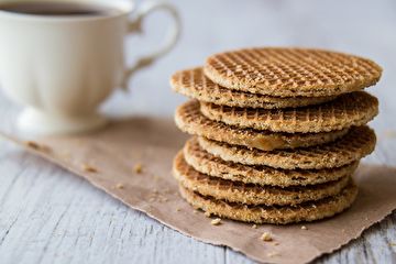 traditionaldutchstreetfoodstroopwafelswithcaramel